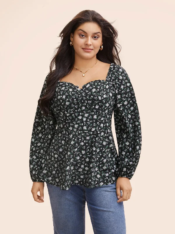 women's tops for those who want to show off their figure in a flattering wayHeart Neckline Ditsy Floral Shirred Blouse