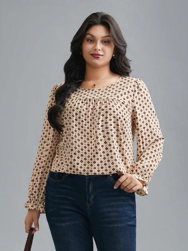 women's tops for those who want to wear pieces that are both comfortable and stylishRound Neck Geometric Print Pleated Blouse