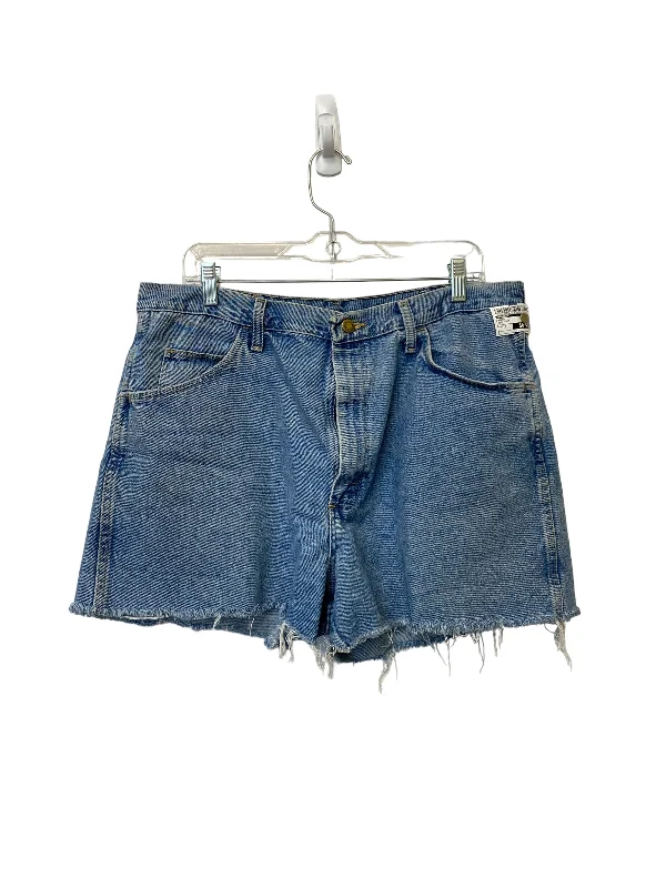 women's below-the-knee shortsBlue Denim Shorts Wrangler, Size 16